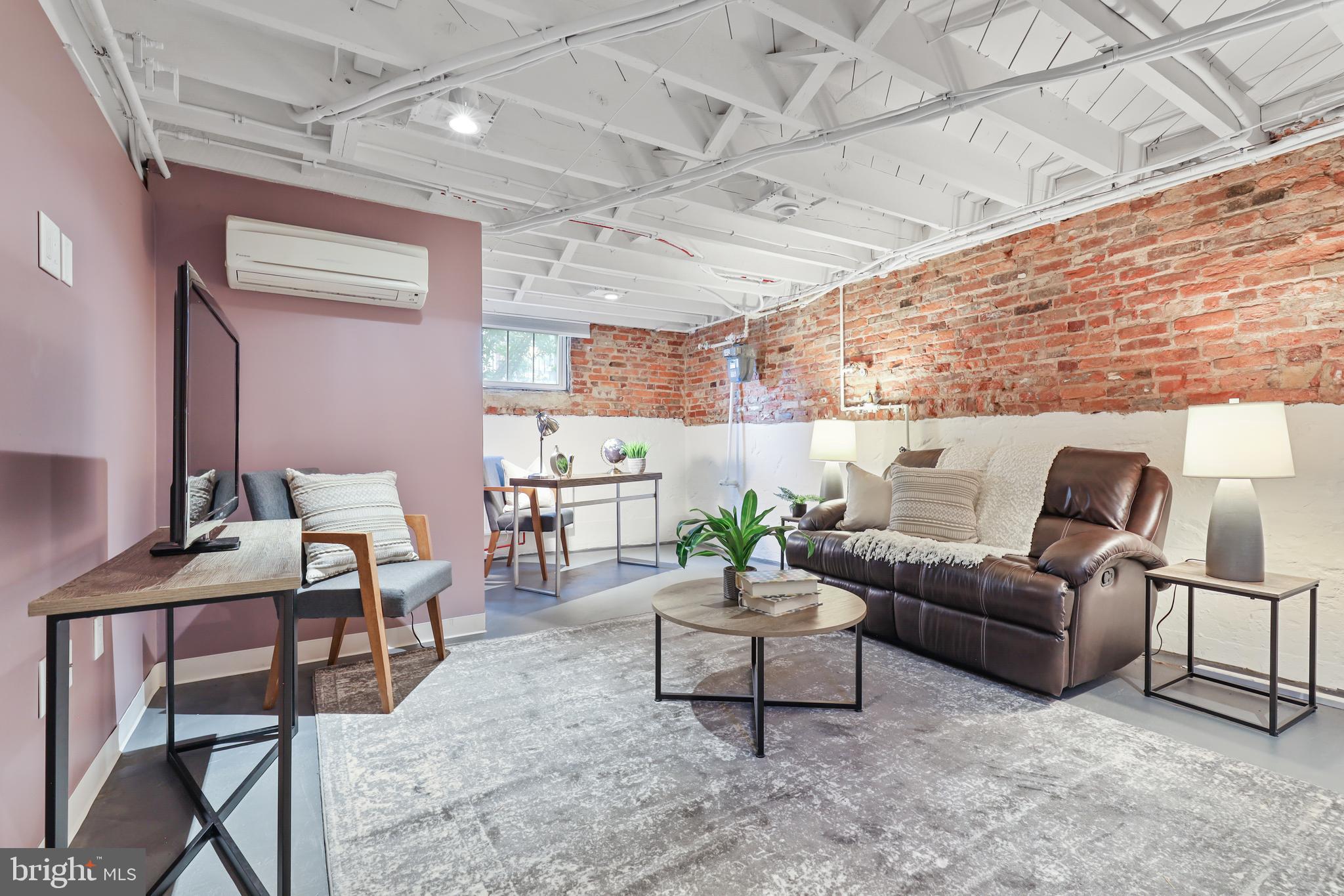 HAMILTON HILLS - Residential