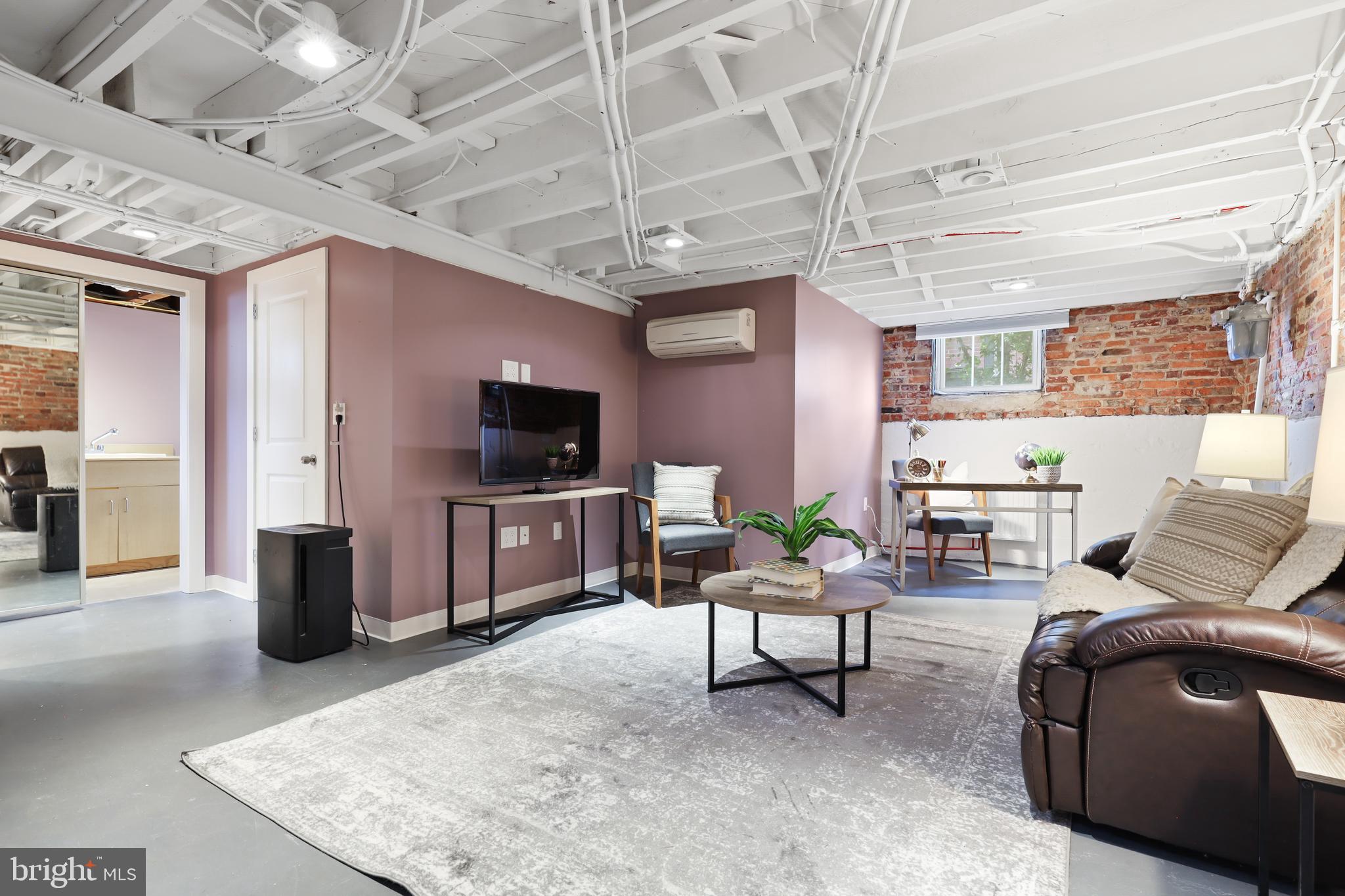 HAMILTON HILLS - Residential