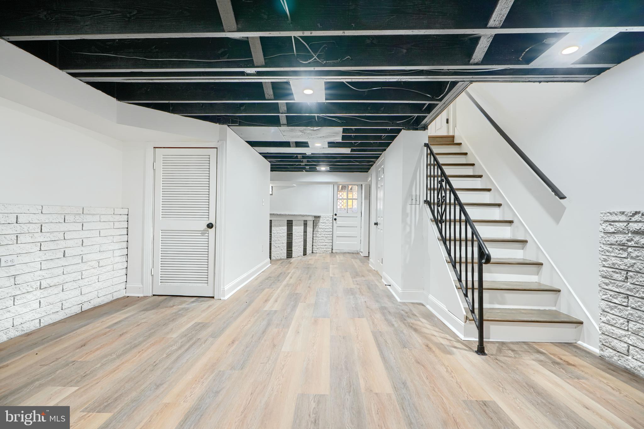 HAWTHORNE - Residential Lease