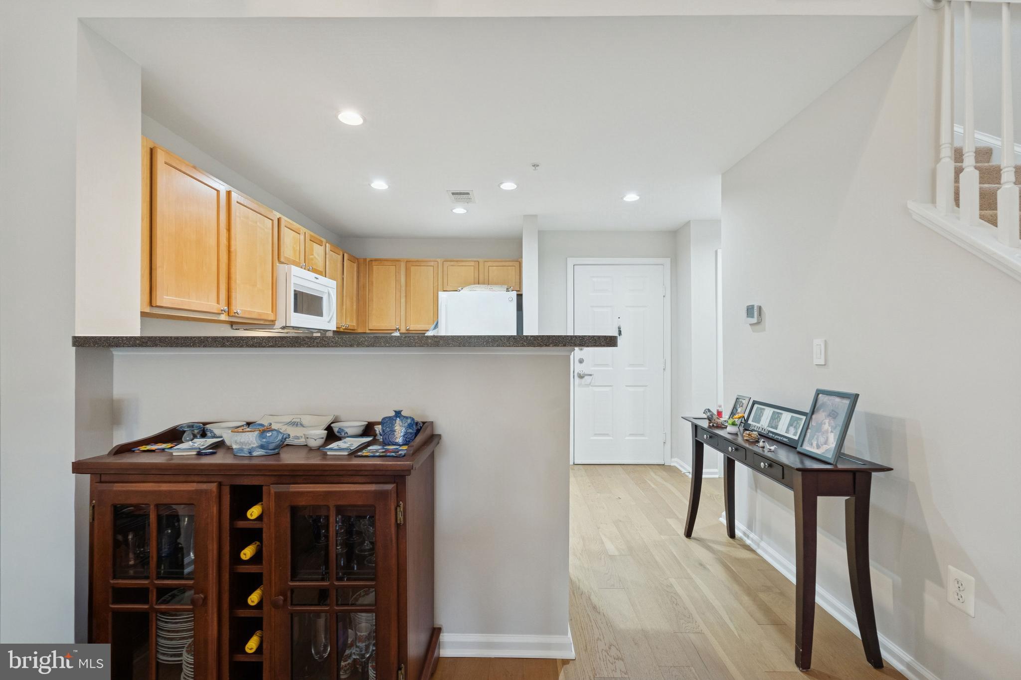 SAVOY AT RESTON TOWN CENTER - Residential