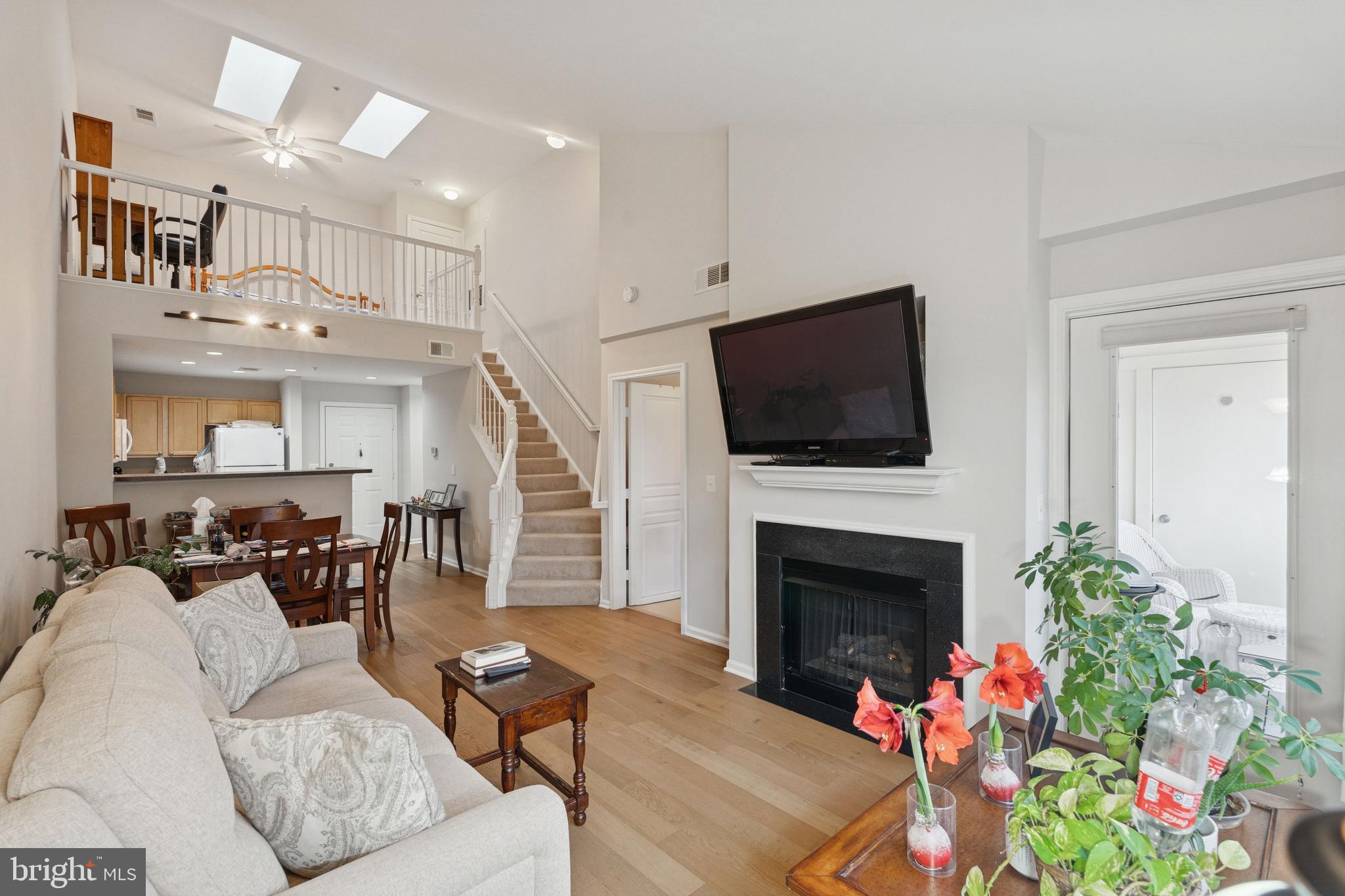 SAVOY AT RESTON TOWN CENTER - Residential