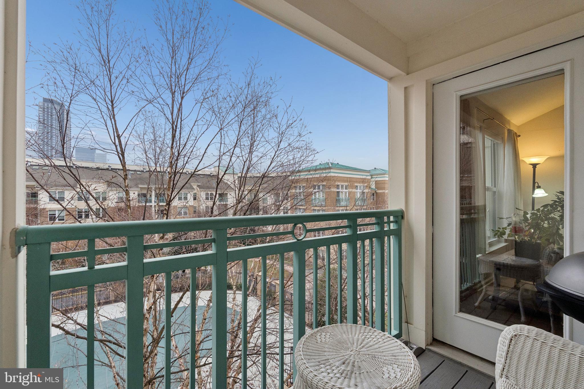 SAVOY AT RESTON TOWN CENTER - Residential