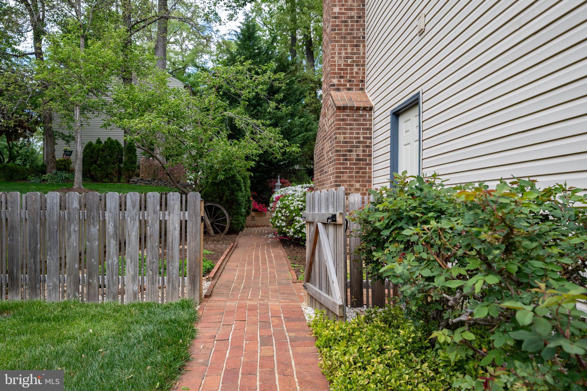 HUNTER VILLAGE - Residential