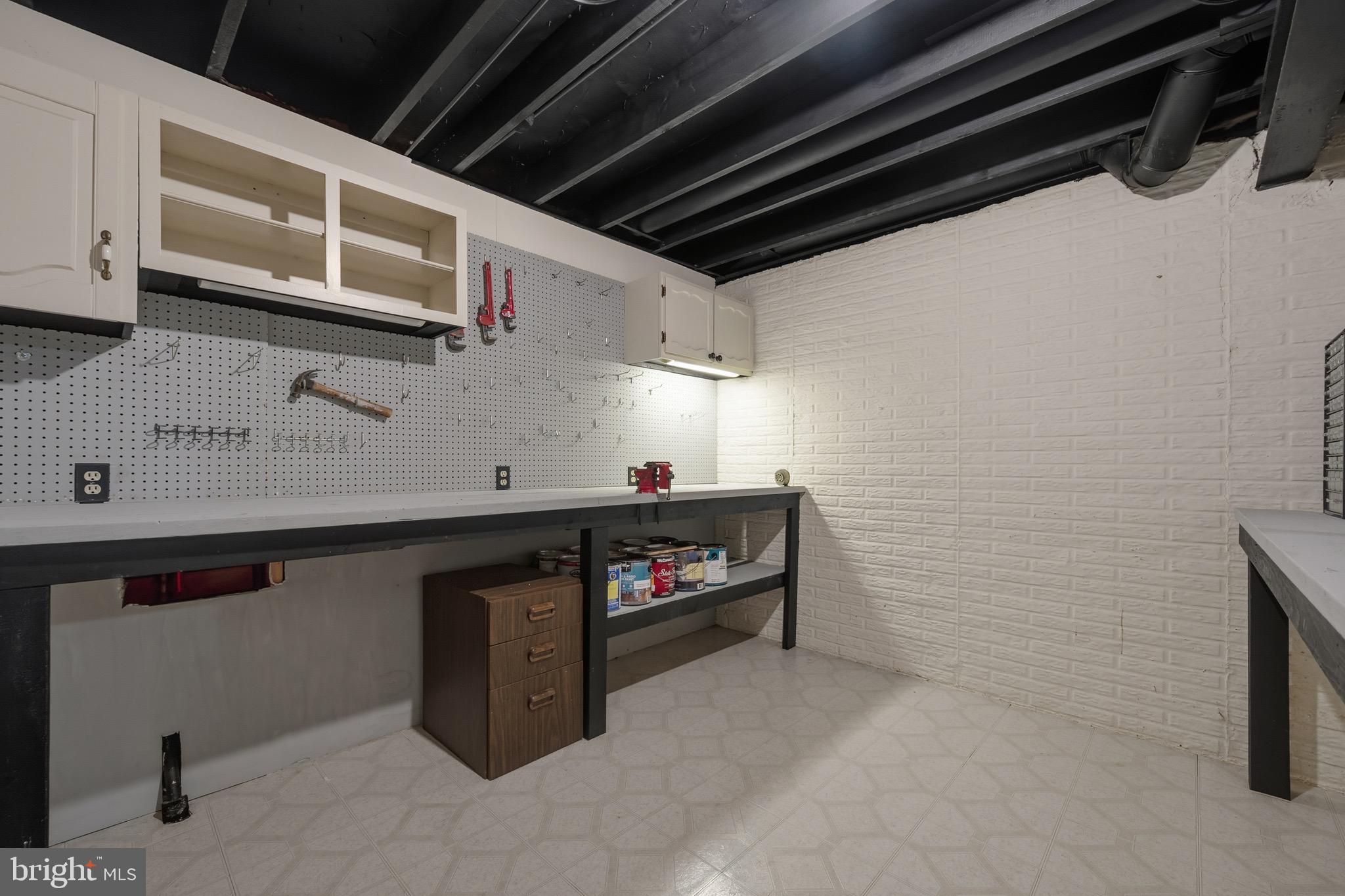 HUNTER VILLAGE - Residential