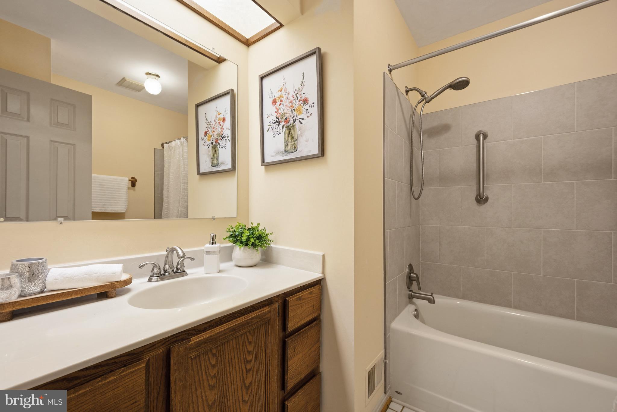 HUNTER VILLAGE - Residential