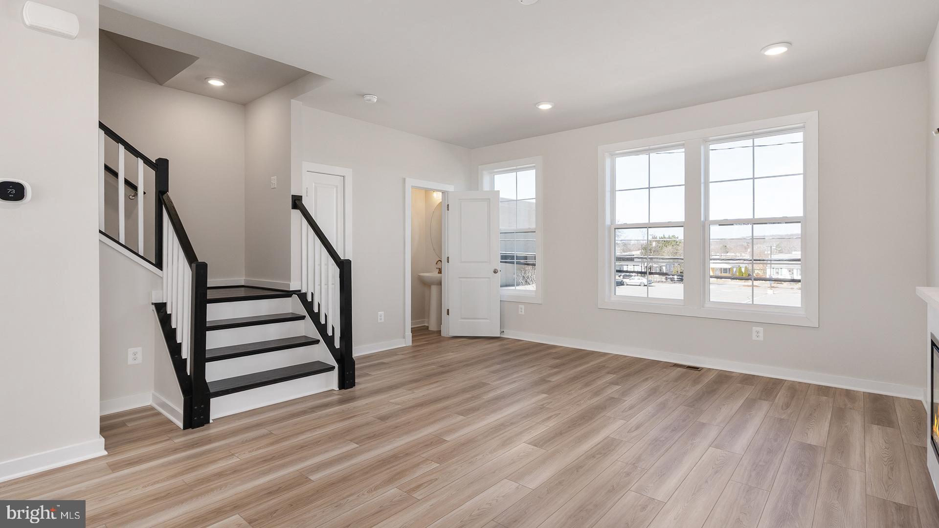 MARY'S LANDING - Residential