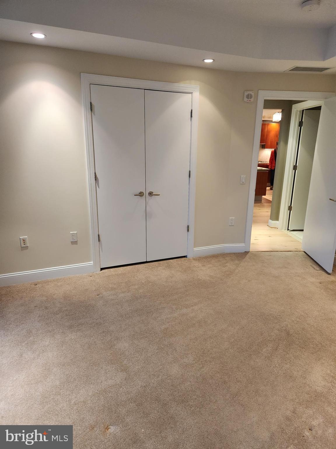 TURNBERRY TOWER - Residential Lease