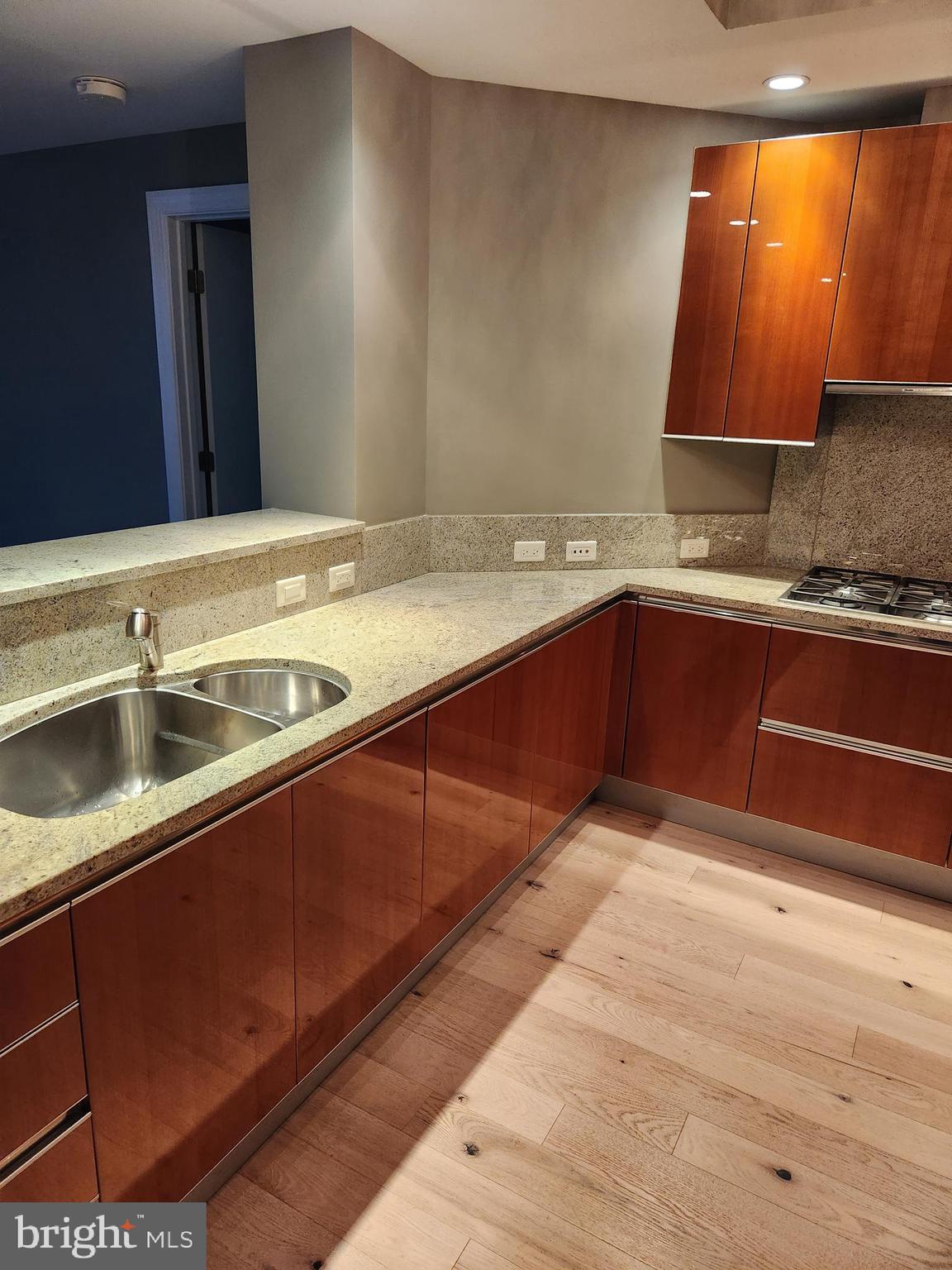 TURNBERRY TOWER - Residential Lease