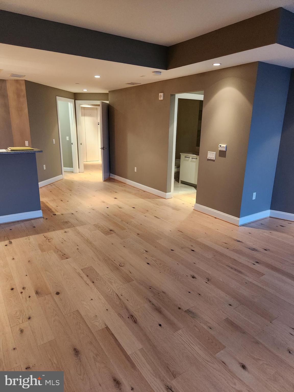 TURNBERRY TOWER - Residential Lease