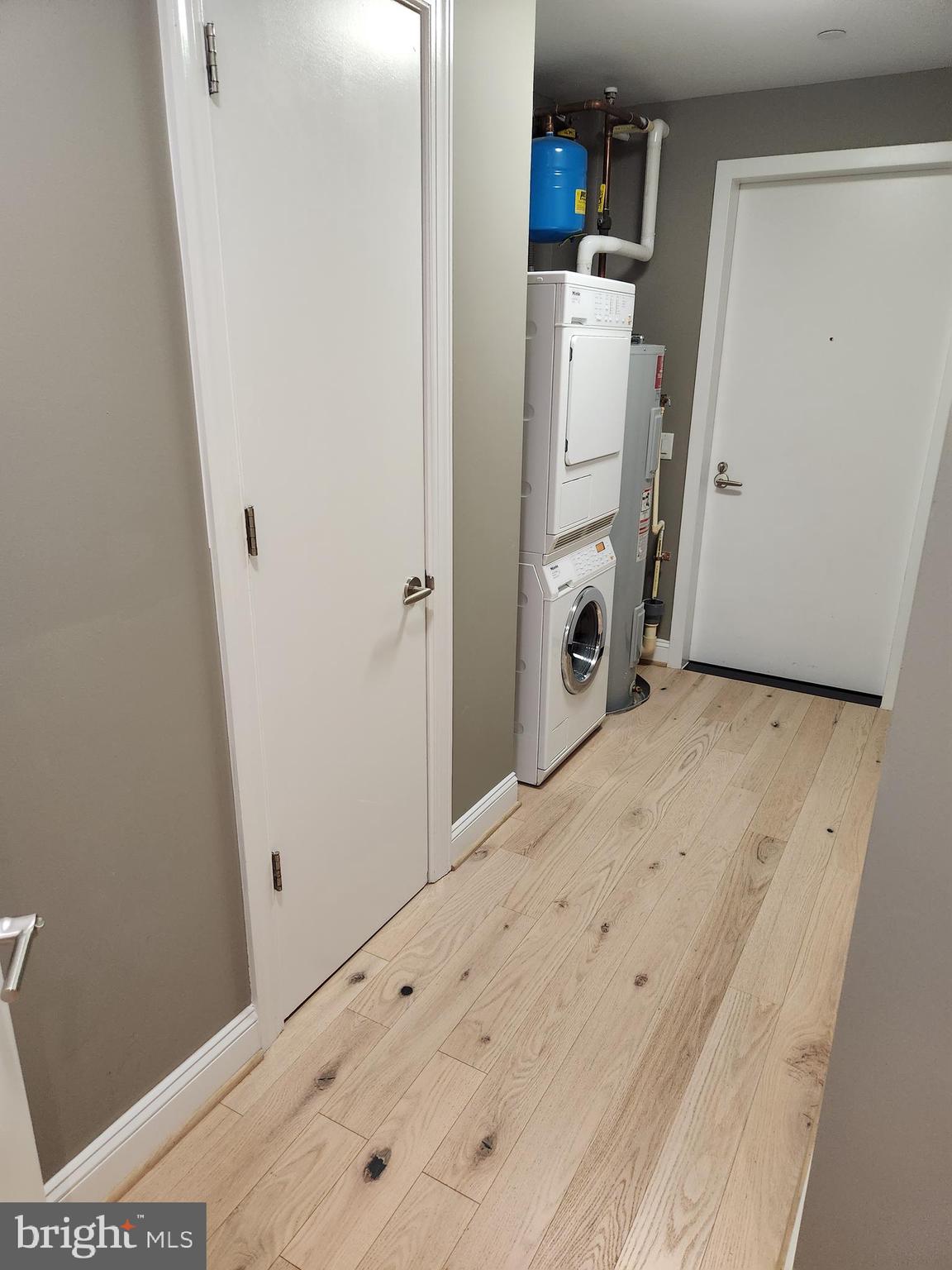 TURNBERRY TOWER - Residential Lease