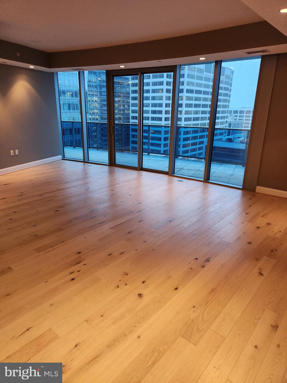 TURNBERRY TOWER - Residential Lease