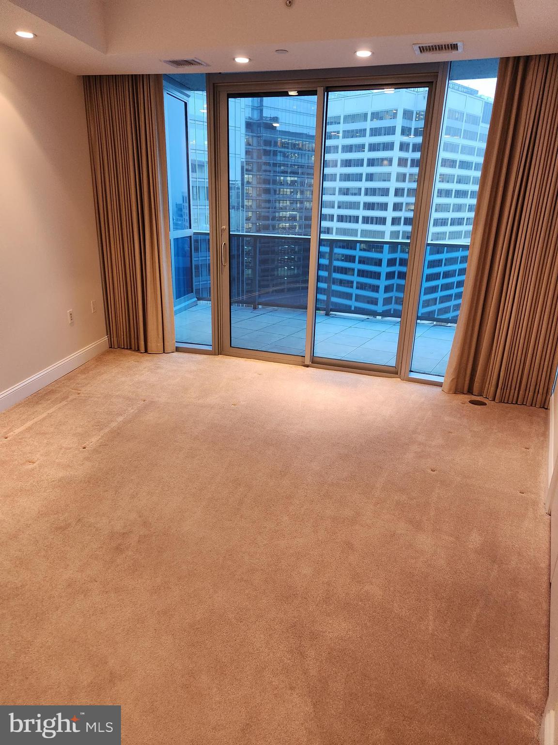 TURNBERRY TOWER - Residential Lease