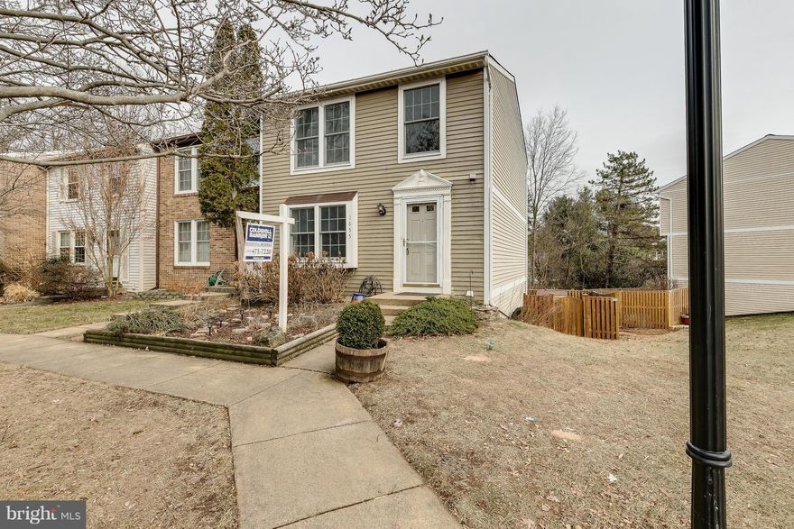 End unit, open floor plan, w/large kitchen/eat-in area spans rear of home. Bathrooms renovated with style!  All freshly painted, BRAND NEW hardwood flooring & carpeting. HVAC 3 months old, Electrical panel new, Newish stainless appliances and granite - Fully finished walkout lower level to deck and treed area. Lovely grassy area in front, ideally sited within the community. 10 min. to Dulles!