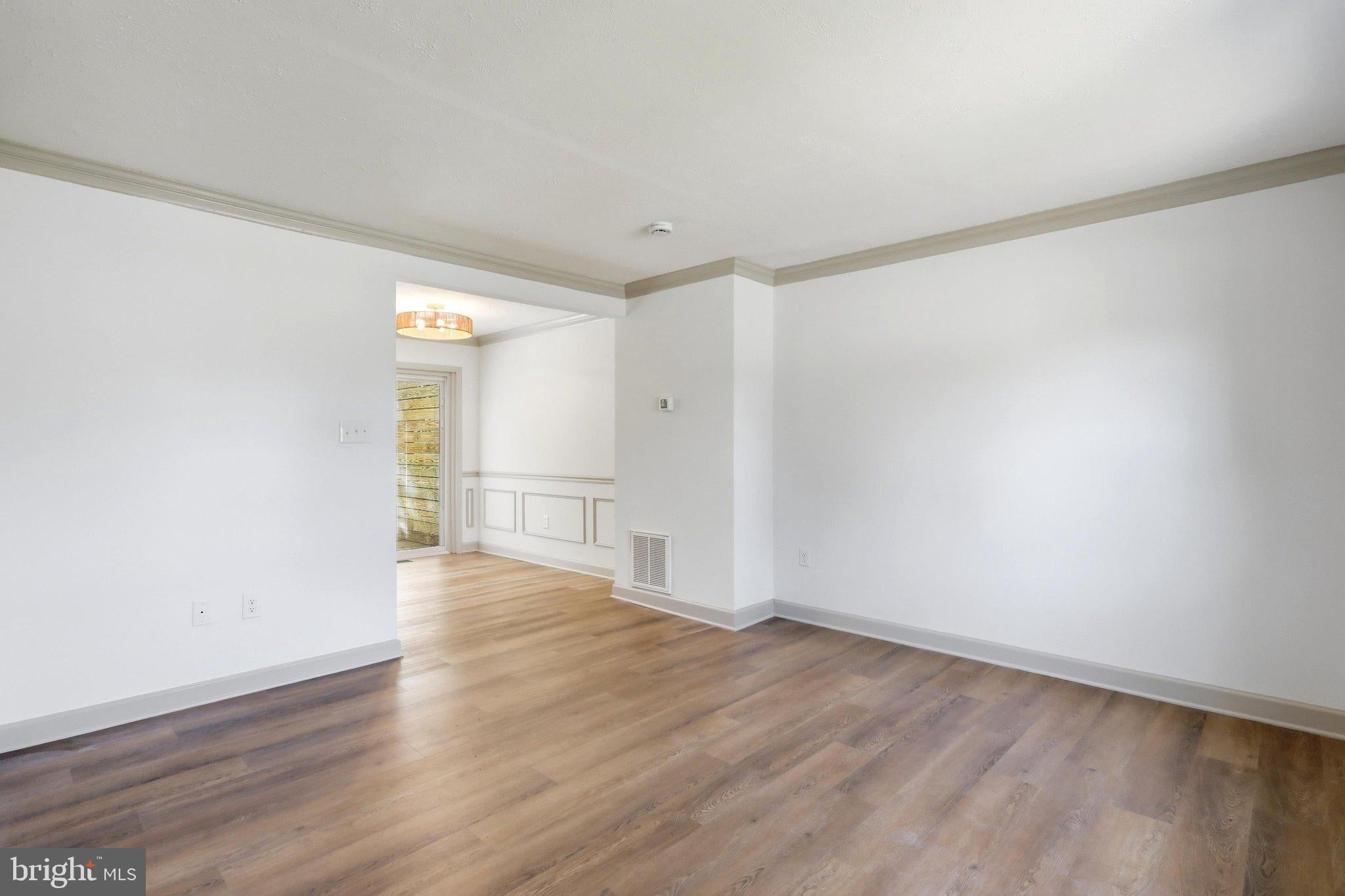 858 W 11TH STREET