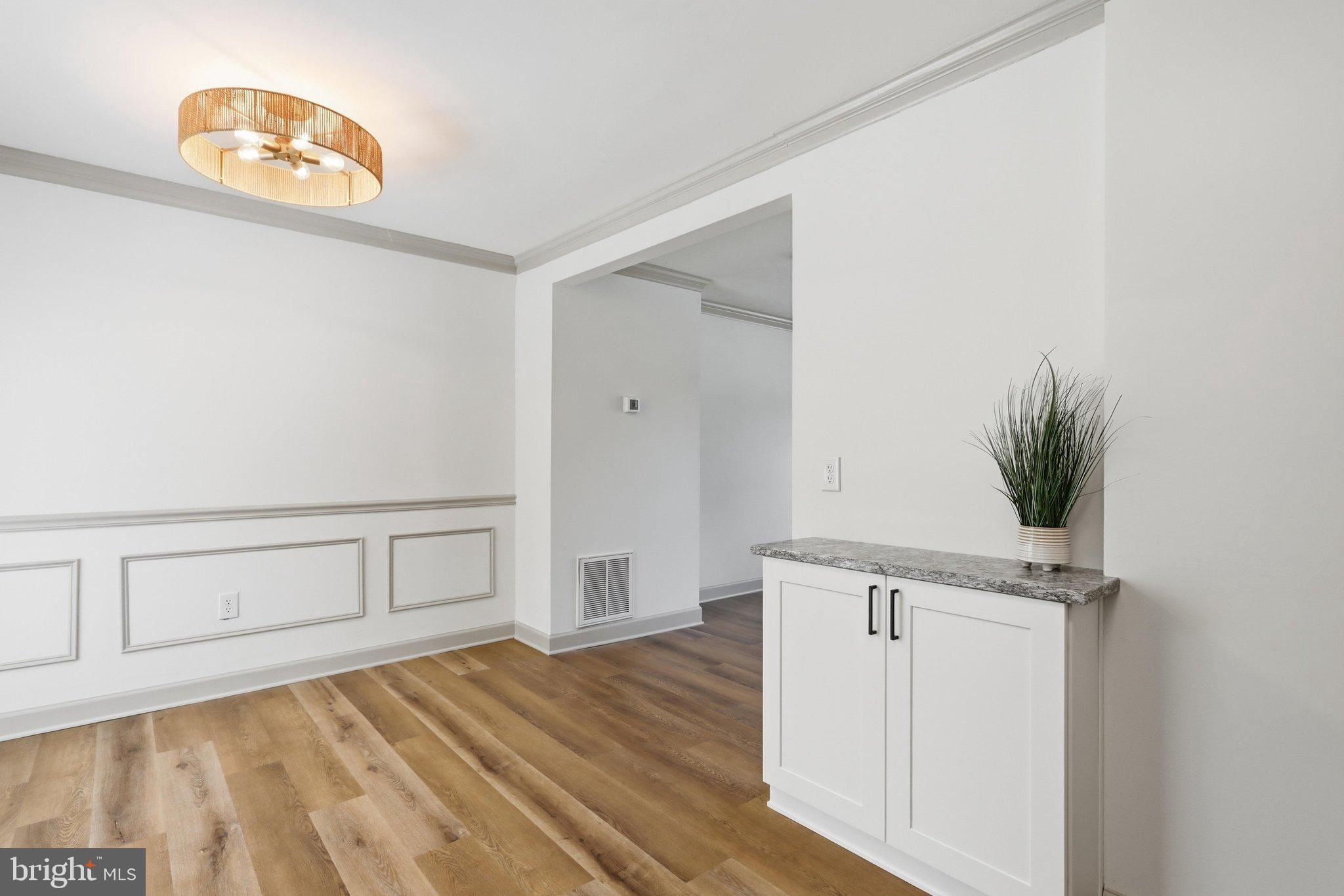 858 W 11TH STREET