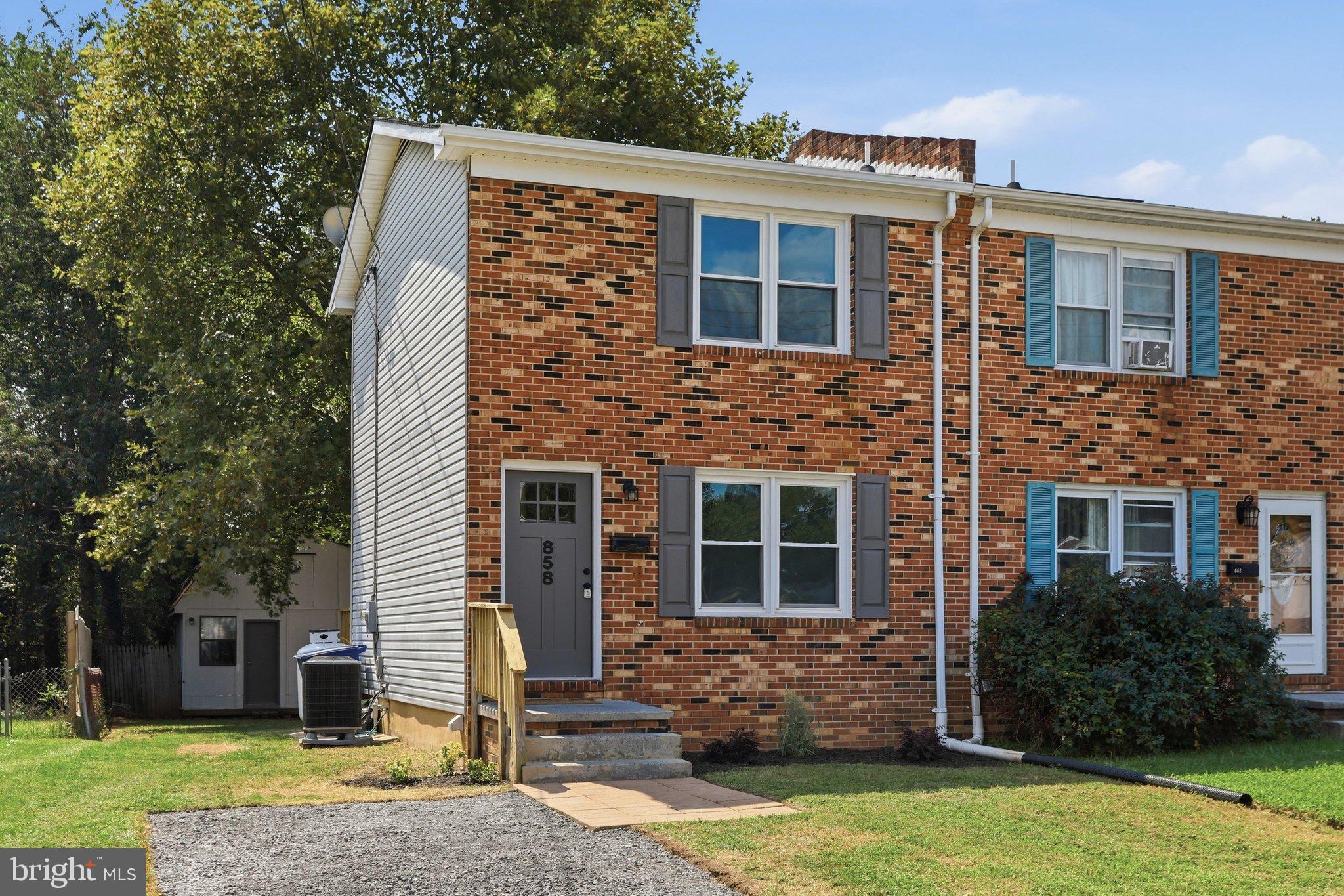 858 W 11TH STREET