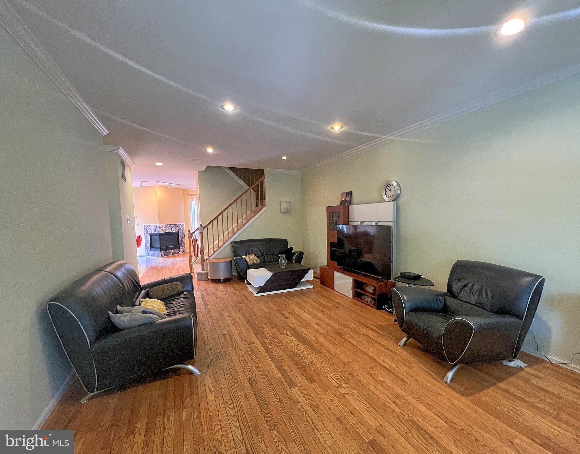 8819 HOWARD FOREST 8819