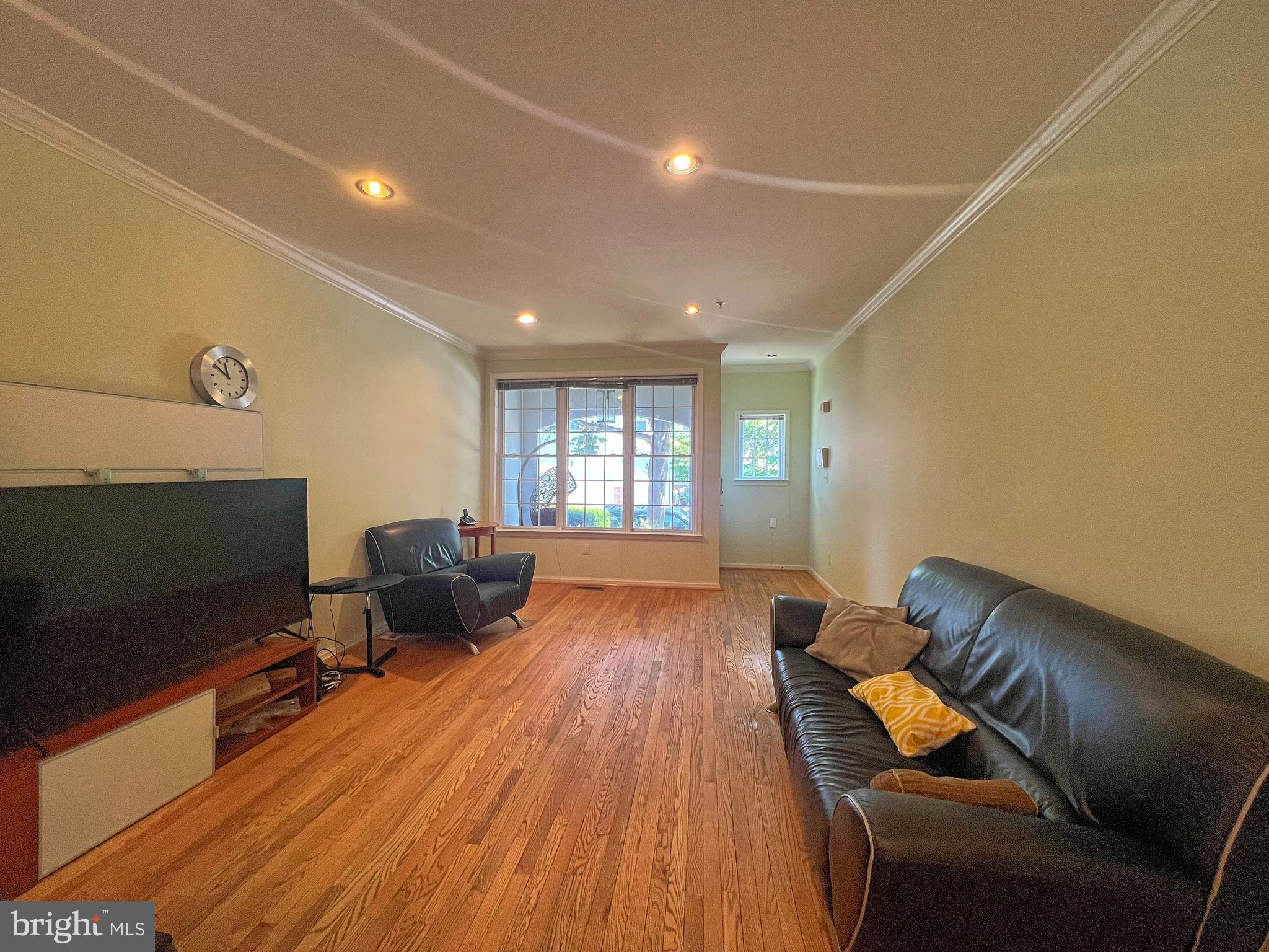 8819 HOWARD FOREST 8819