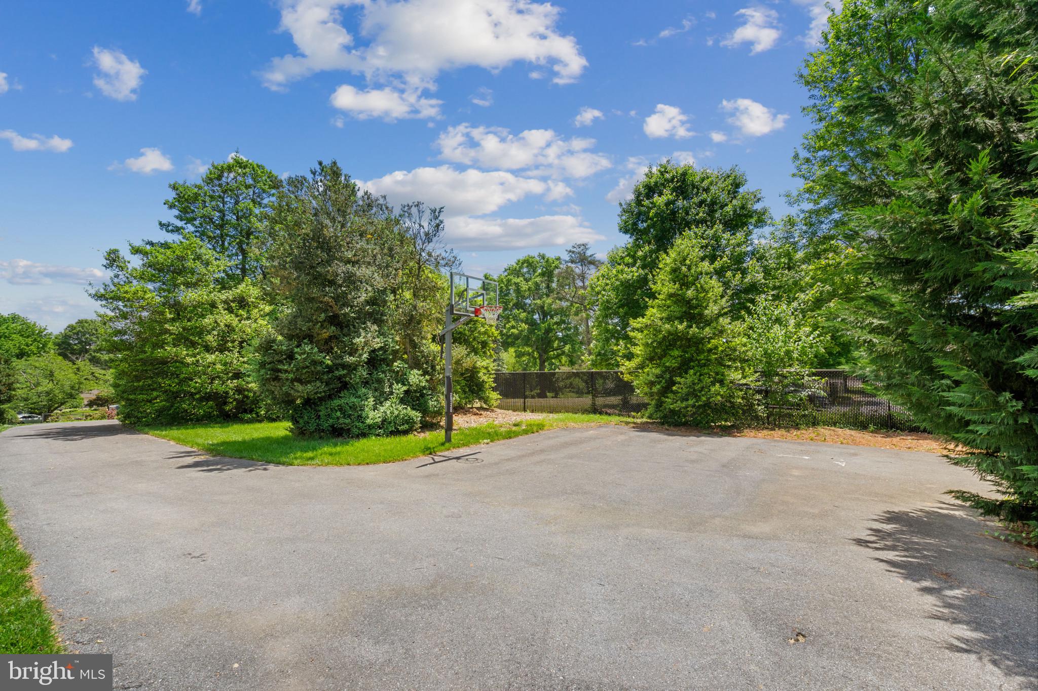 BROOKVILLE KNOLLS - Residential