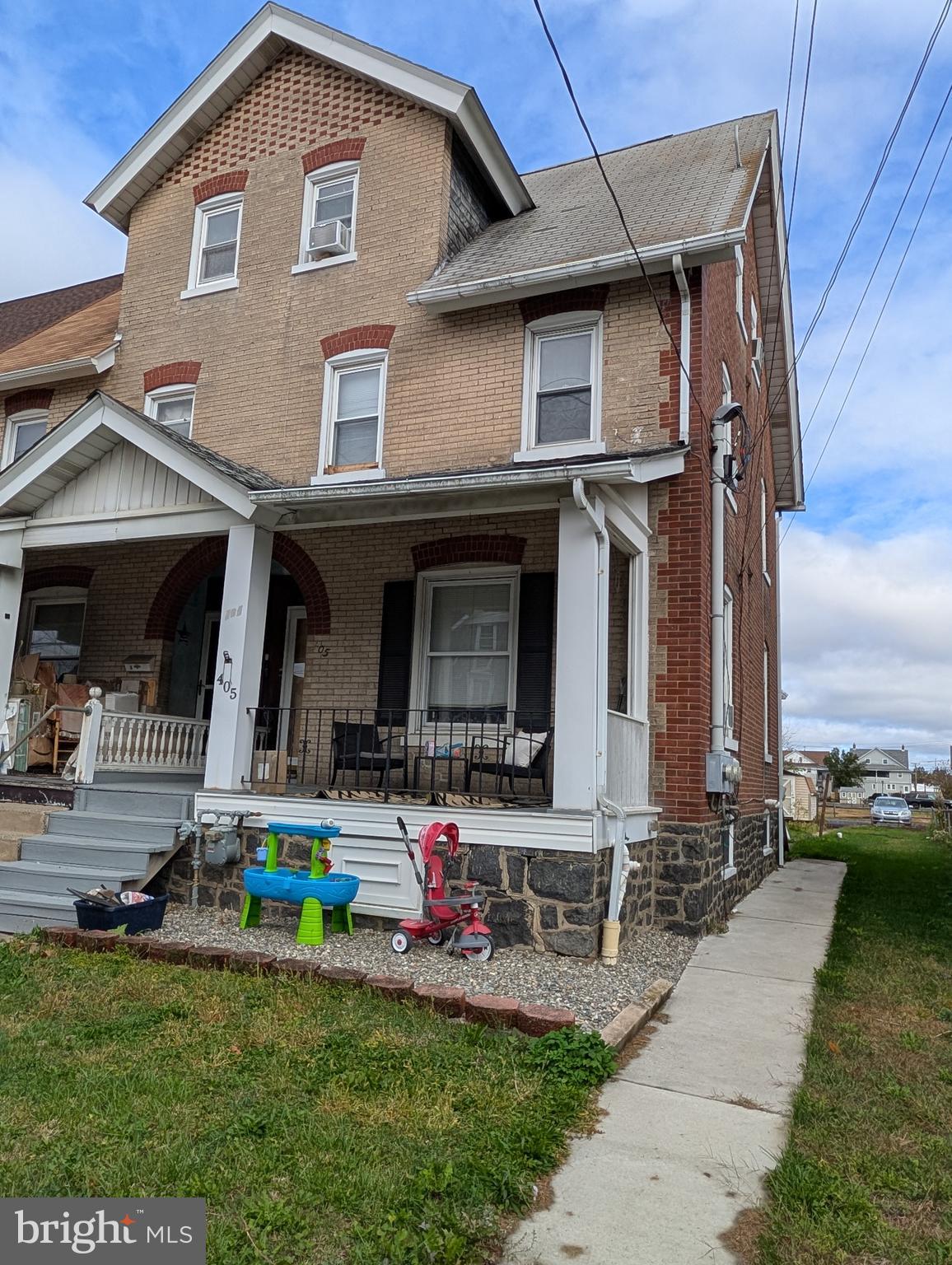 405 JUNIPER STREET