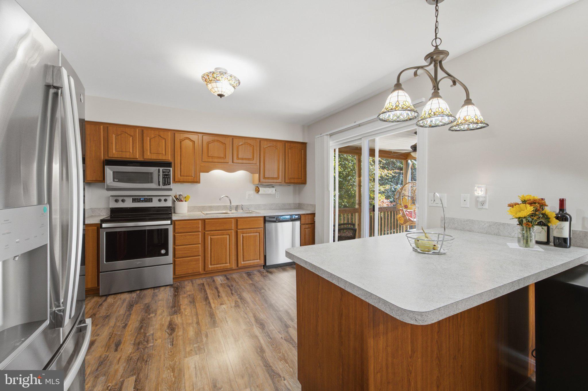 1392 REDWOOD CIRCLE
