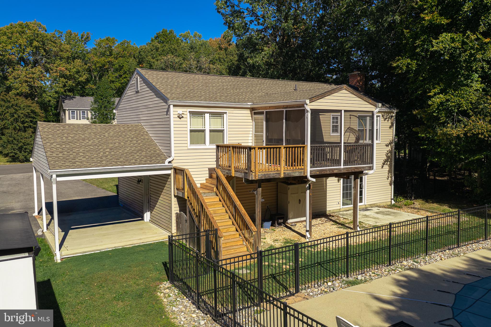 1392 REDWOOD CIRCLE