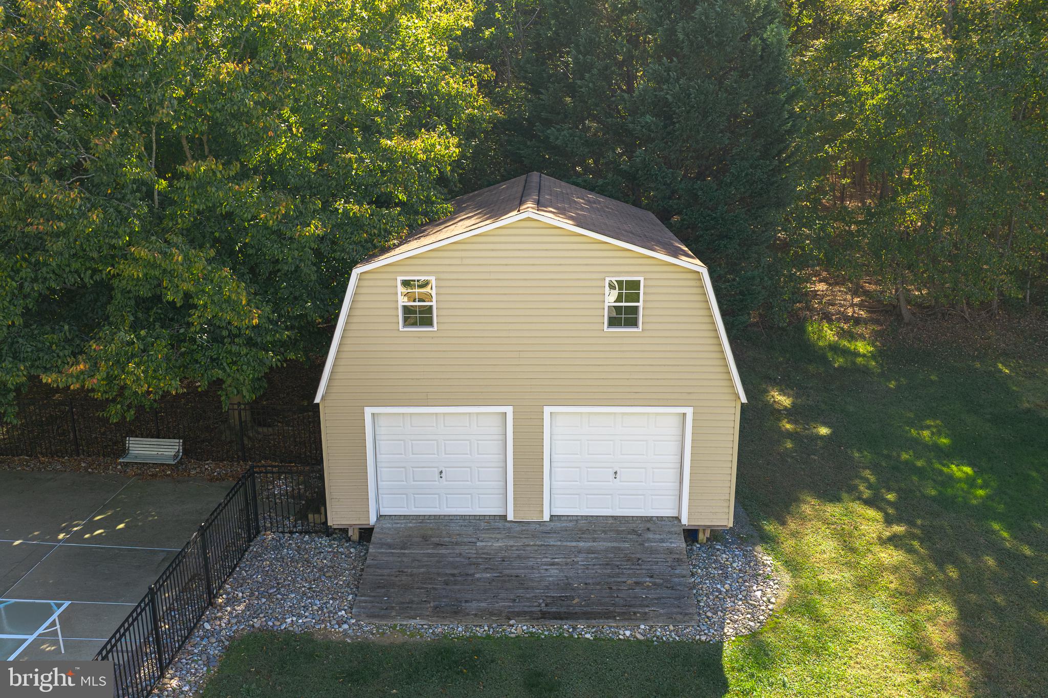 1392 REDWOOD CIRCLE