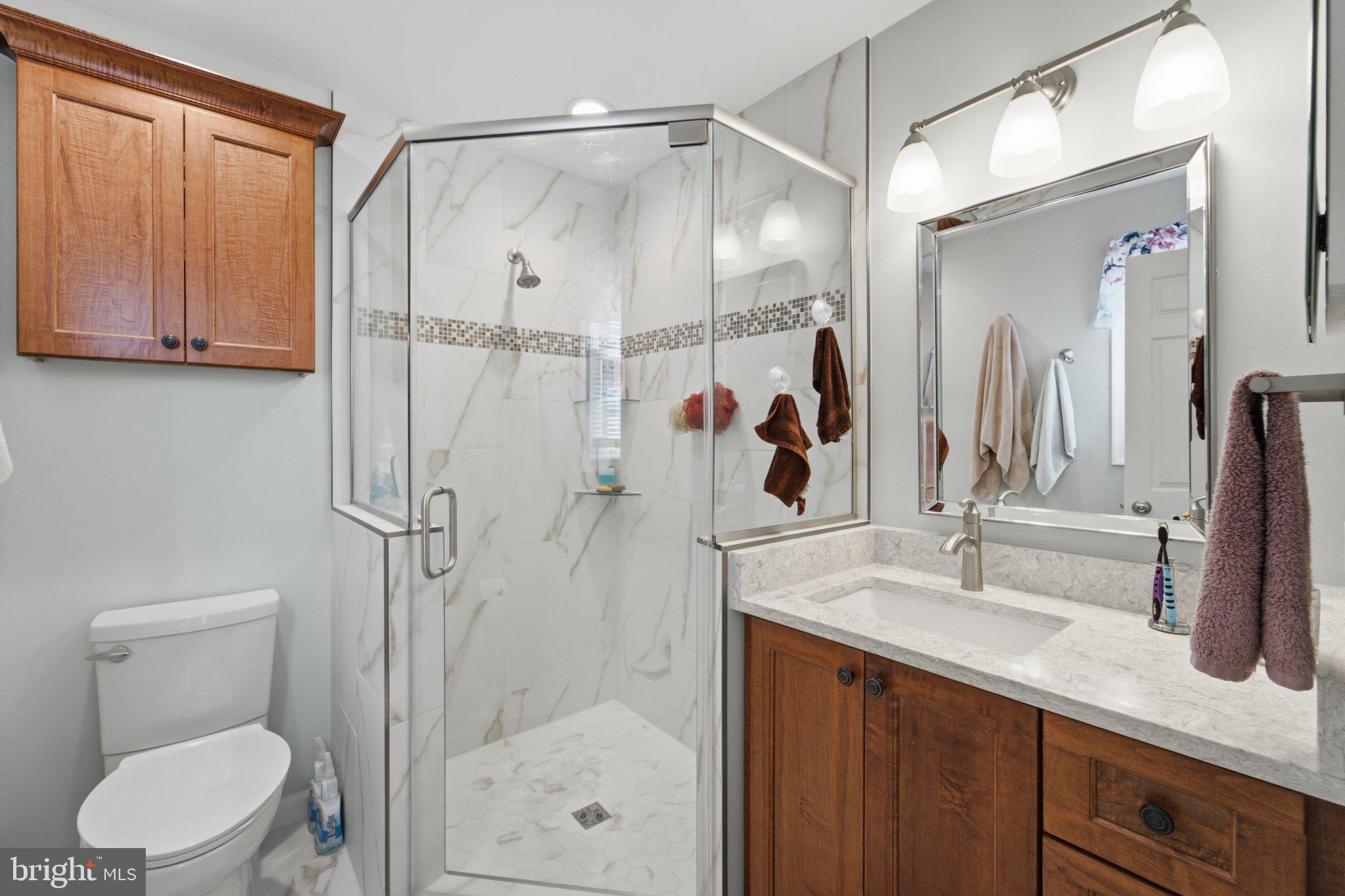 1392 REDWOOD CIRCLE