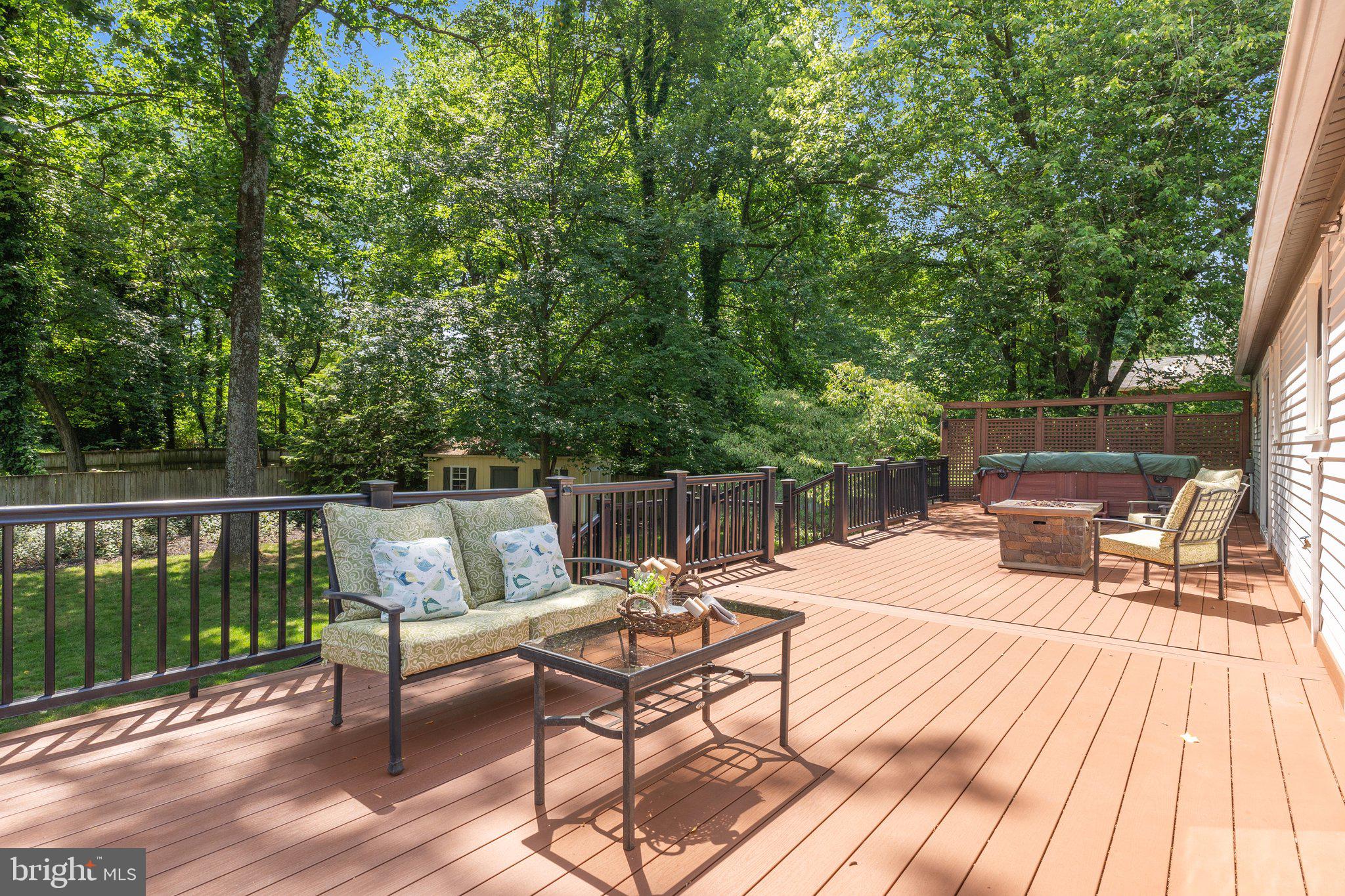 HOLLYBERRY WOODS - Residential