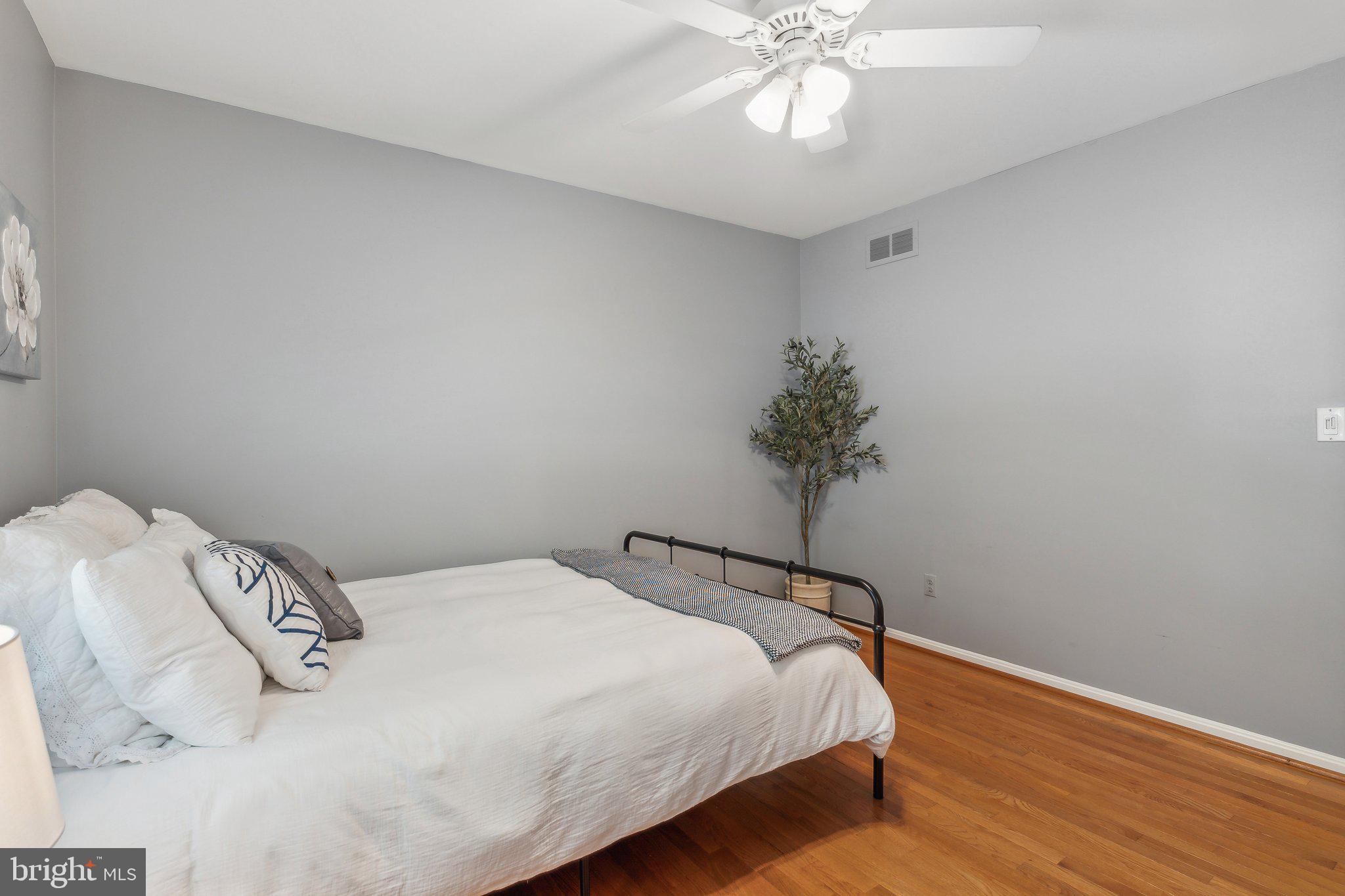 HOLLYBERRY WOODS - Residential