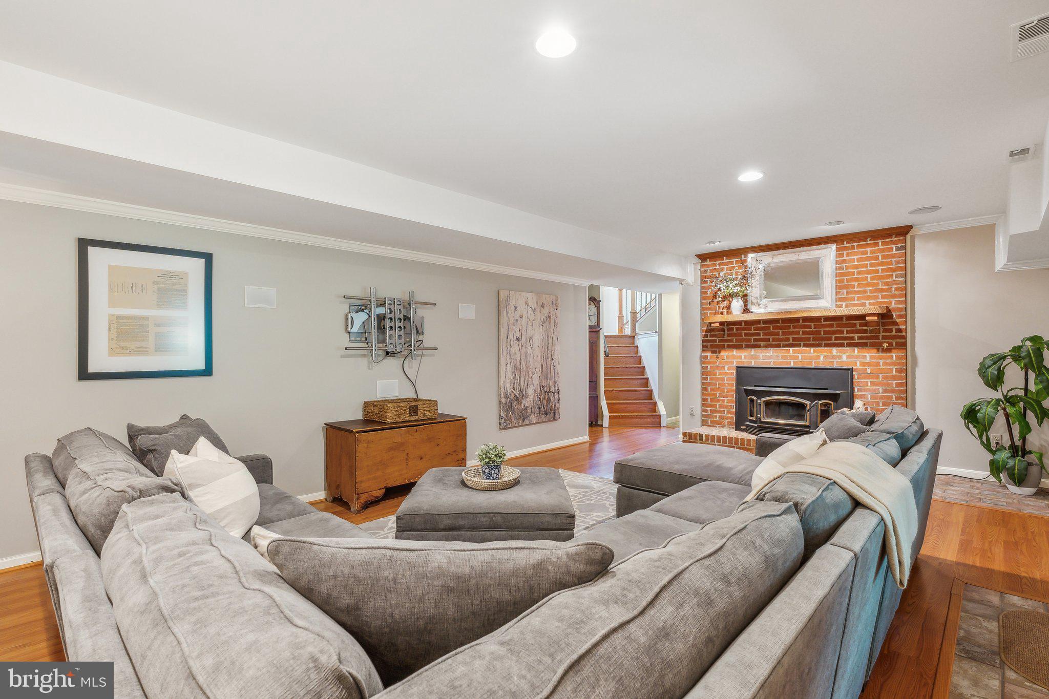 HOLLYBERRY WOODS - Residential