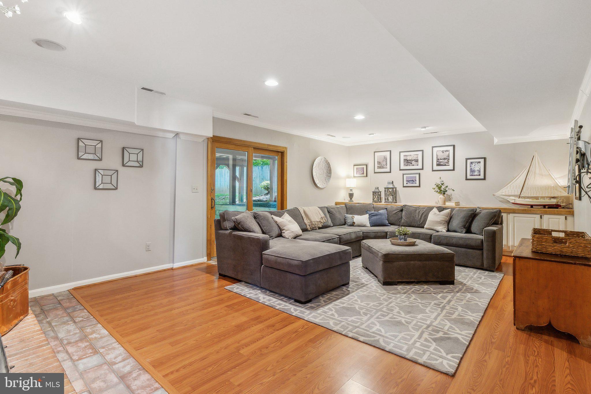 HOLLYBERRY WOODS - Residential