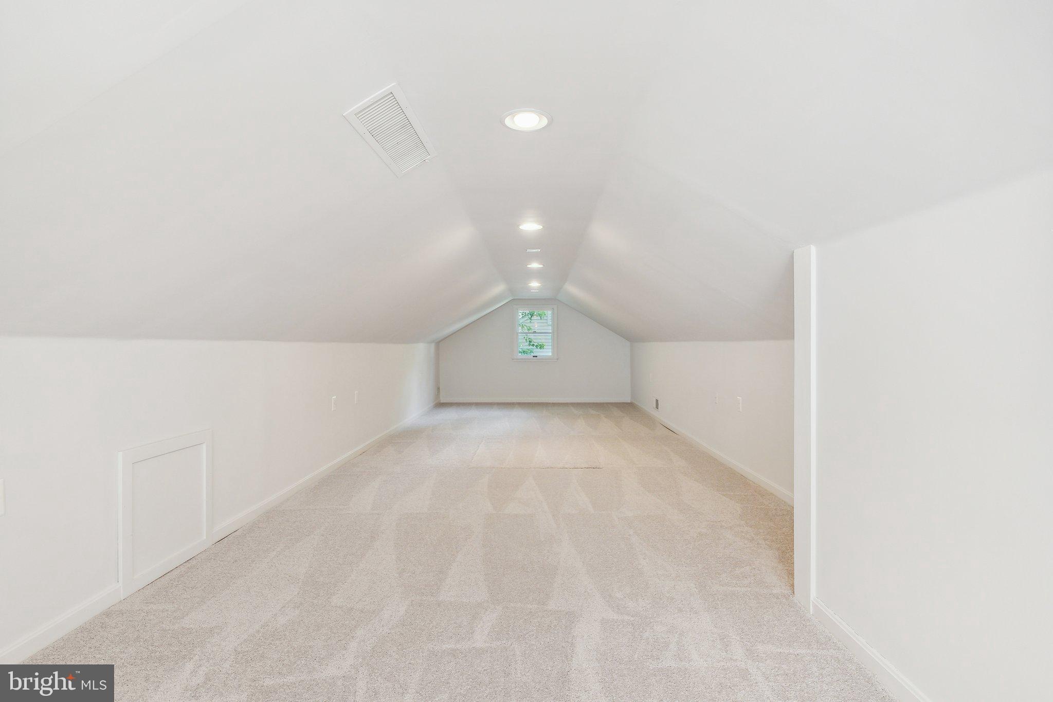 HOLLYBERRY WOODS - Residential