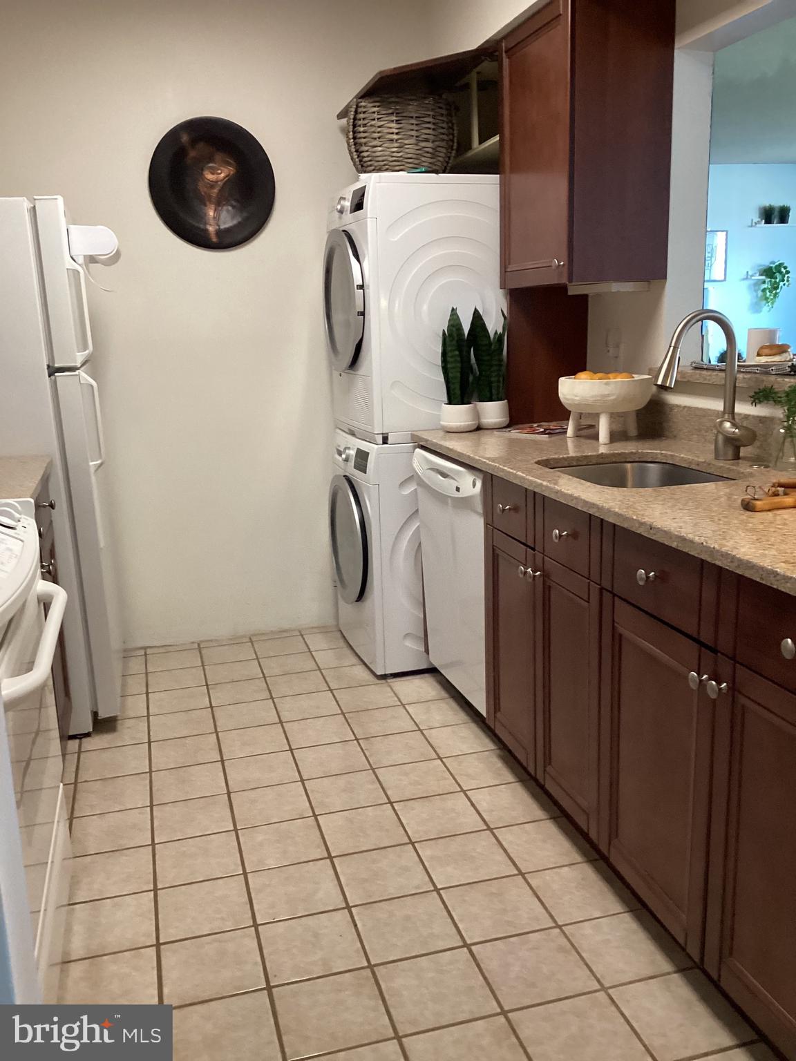 SKYLINE SQUARE CONDO - Residential