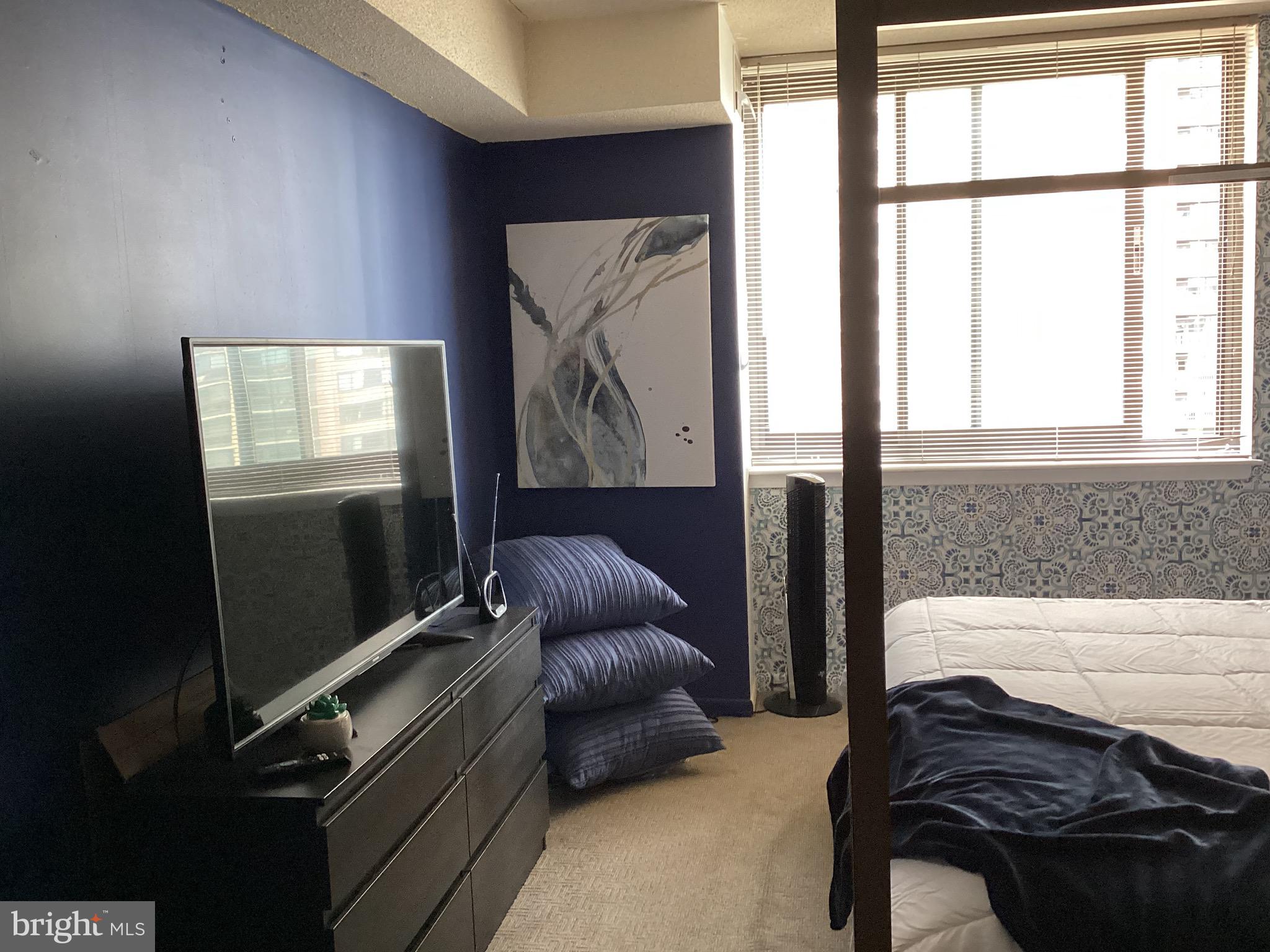 SKYLINE SQUARE CONDO - Residential