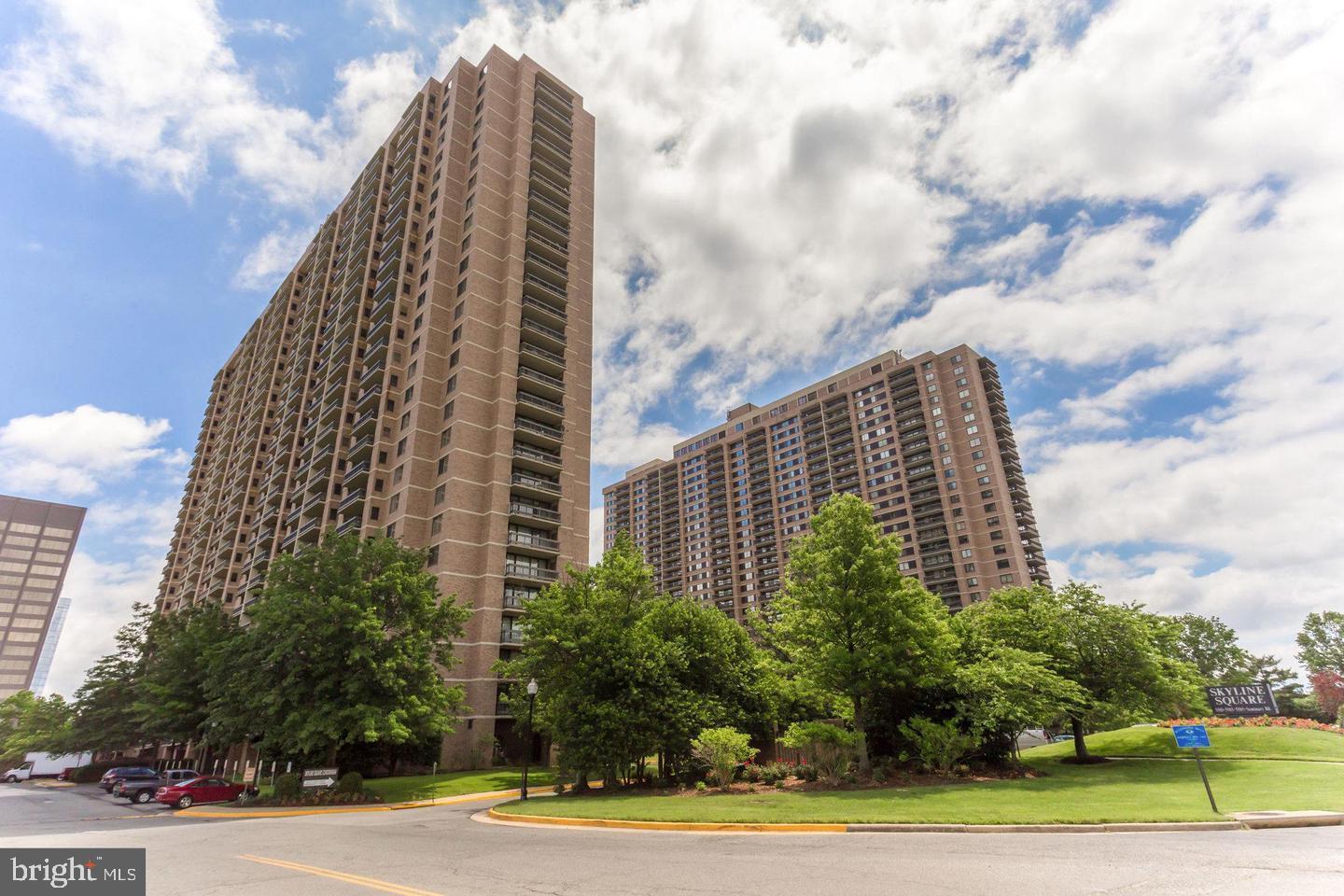 SKYLINE SQUARE CONDO - Residential