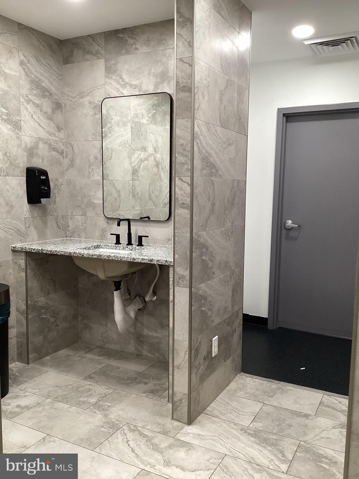 SKYLINE SQUARE CONDO - Residential