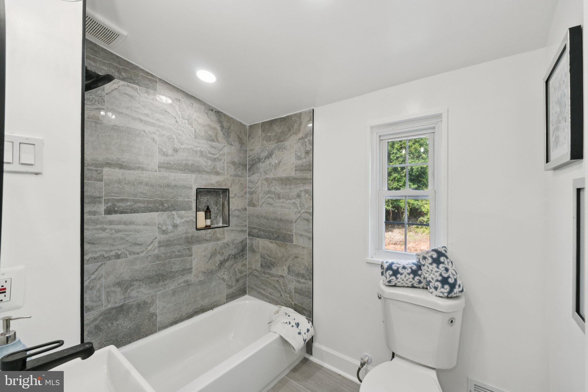 WHEATON WOODS - Residential