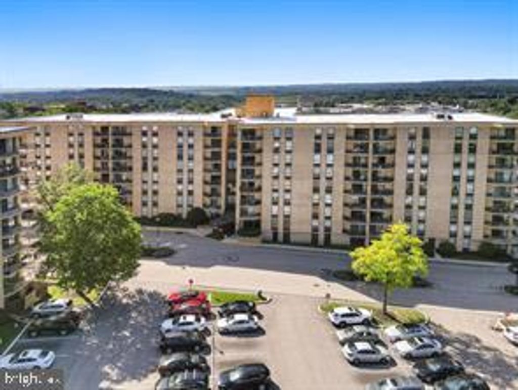Photo of 666 W Germantown Pike #1620, PLYMOUTH MEETING, PA 19462 (MLS # PAMC2158562)