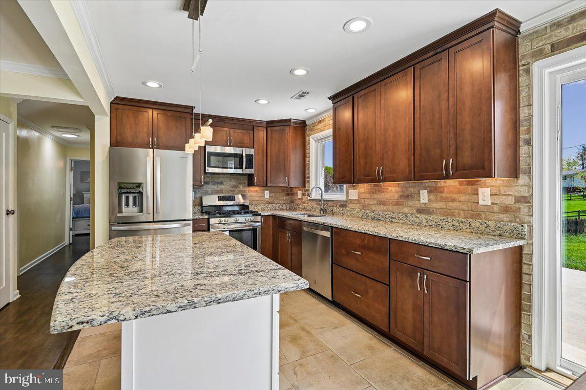 10121 COLONIAL DRIVE