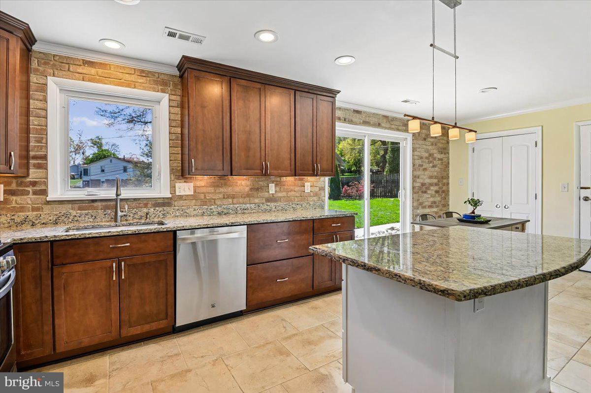 10121 COLONIAL DRIVE