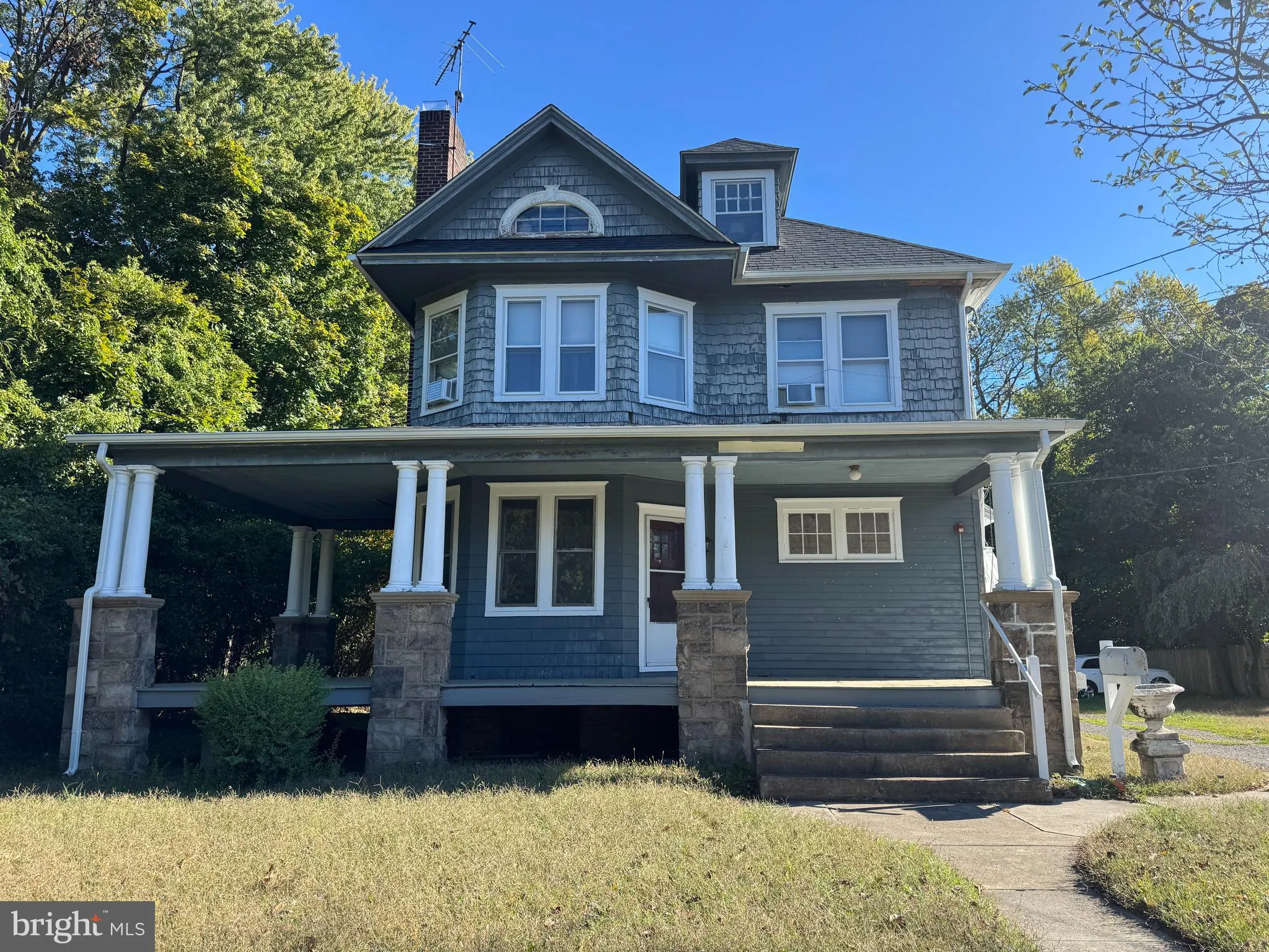 Beverly, New Jersey 08010, United States, 5 Bedrooms Bedrooms, ,2 BathroomsBathrooms,Residential,Active,231235