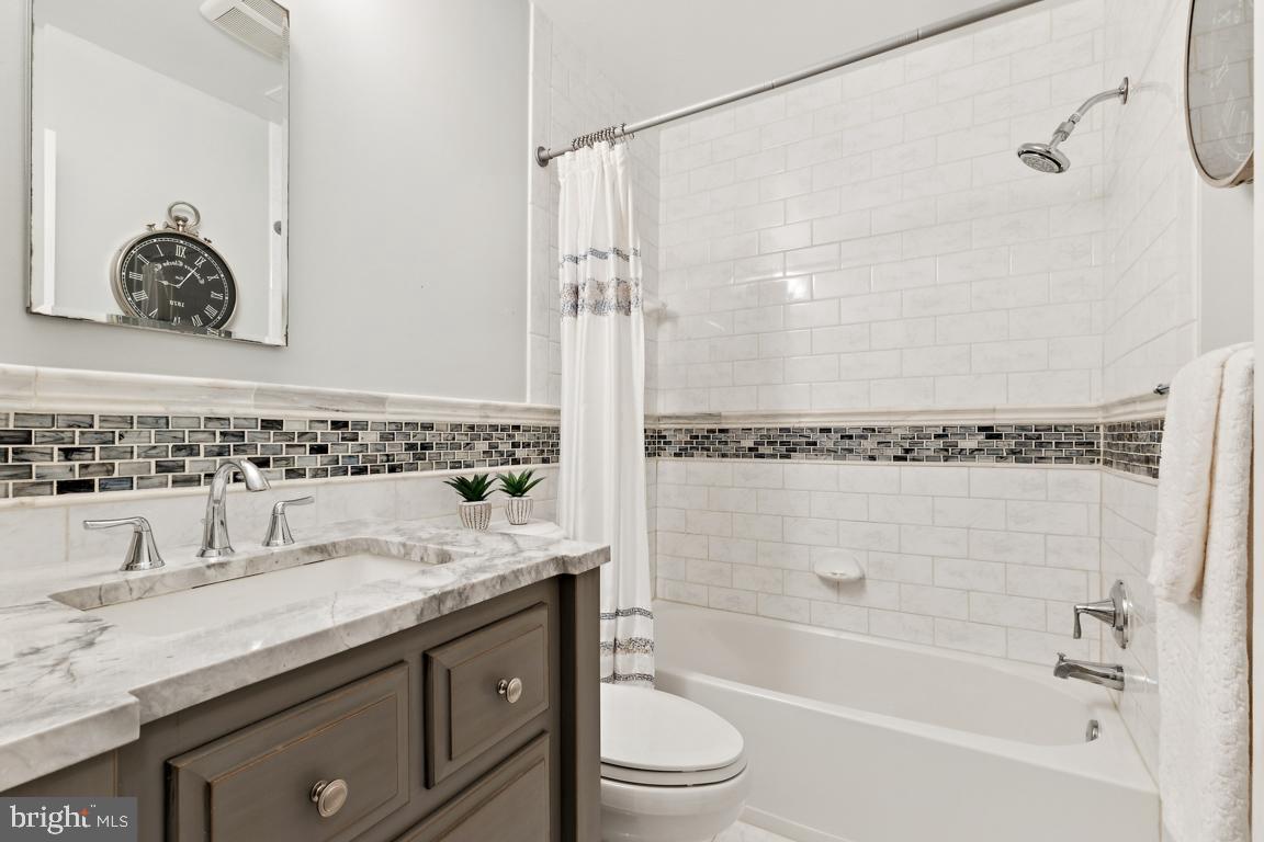 CLARKES LANDING - Residential