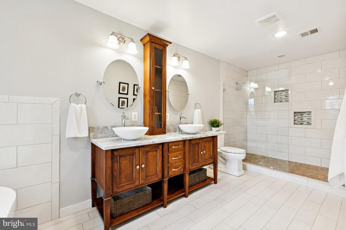 CLARKES LANDING - Residential