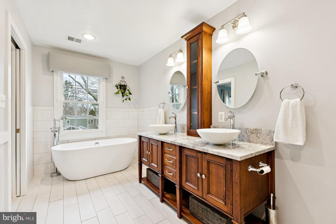 CLARKES LANDING - Residential