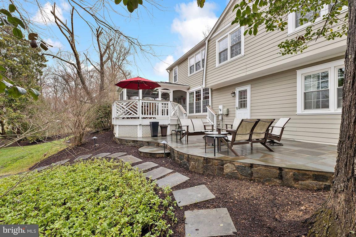 CLARKES LANDING - Residential