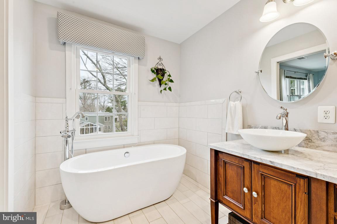 CLARKES LANDING - Residential