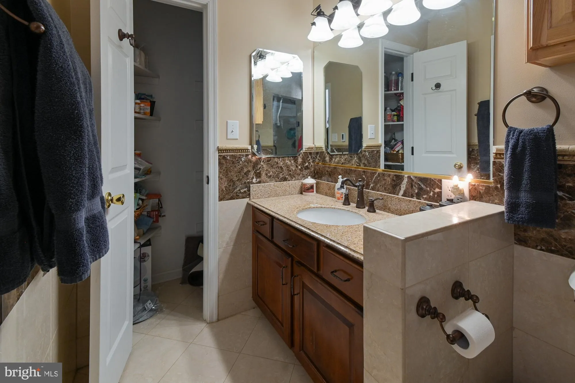 Martinsburg, West Virginia 25401, United States, 4 Bedrooms Bedrooms, ,4 BathroomsBathrooms,Residential,Active,14431