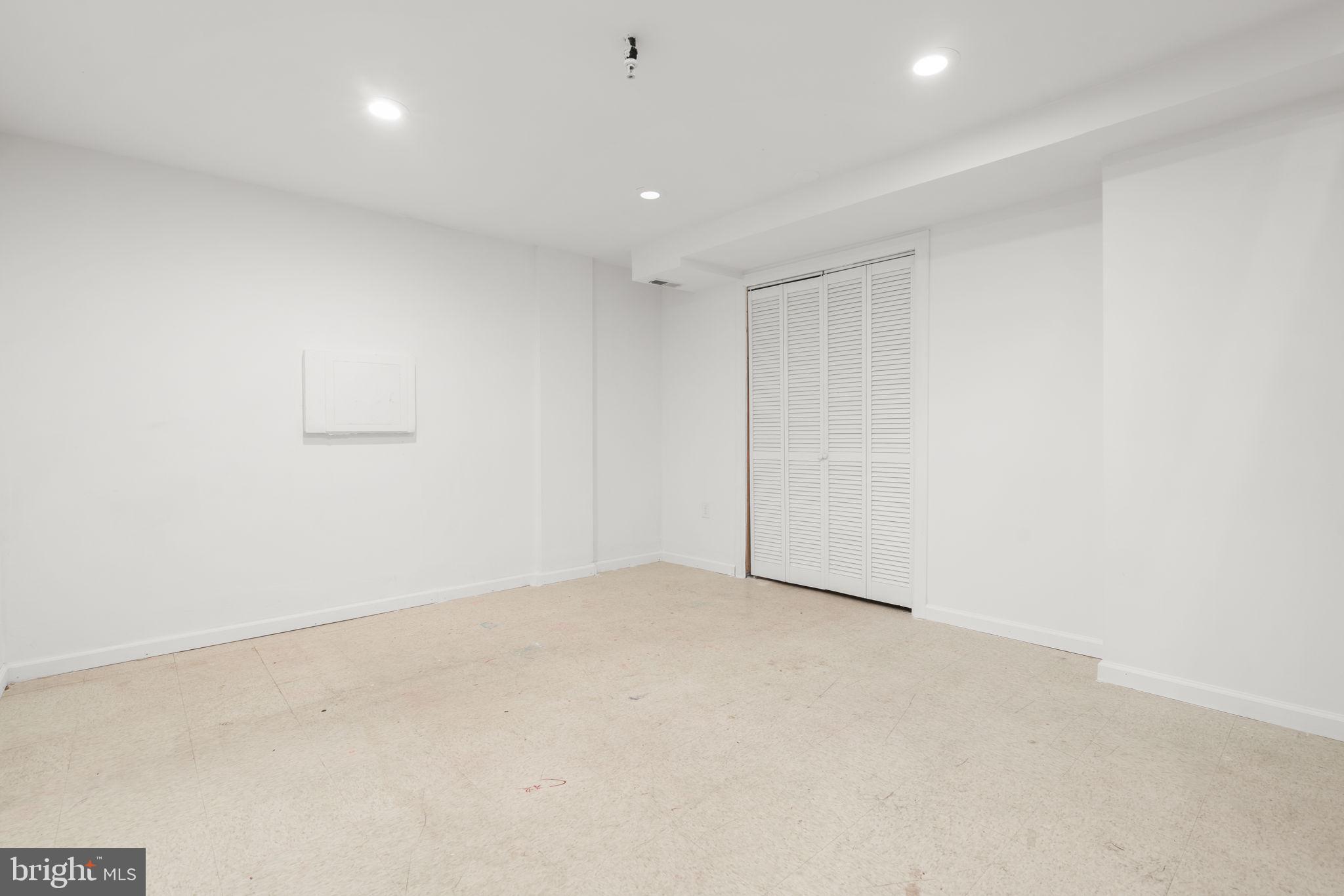 HUTCHINSON COMMONS - Residential