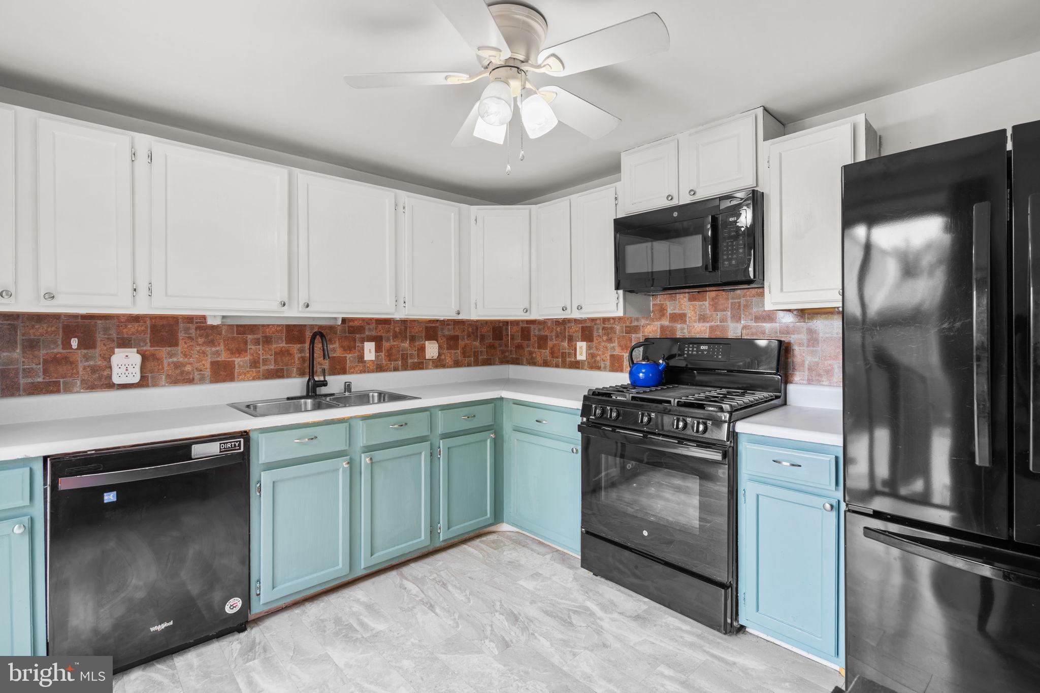 HUTCHINSON COMMONS - Residential